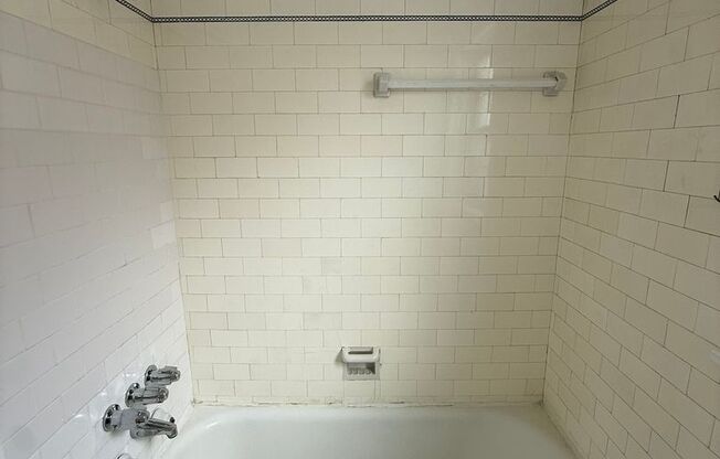 Studio, 1 bath, 308 sqft, $1,175, Unit Bayard Manor 210