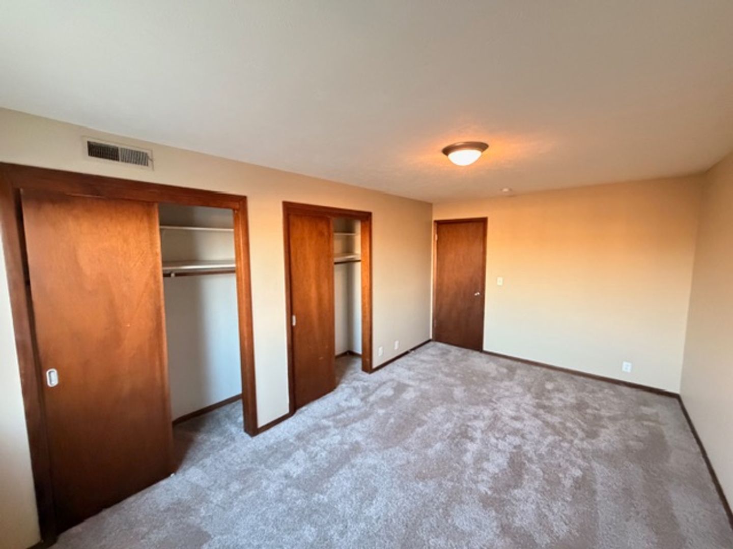 1 bed, 1 bath, 650 sqft, $870, Unit 1515-13