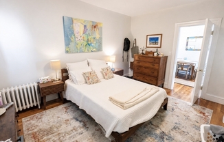2 beds, 1 bath, 833 sqft, $2,700, Unit 42