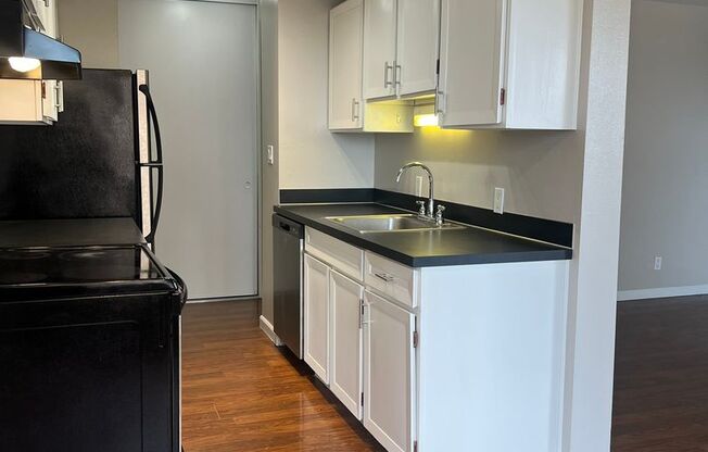 2 beds, 1 bath, 856 sqft, $1,850, Unit 405
