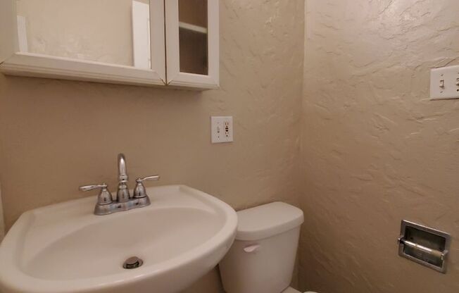 2 beds, 1 bath, $1,695