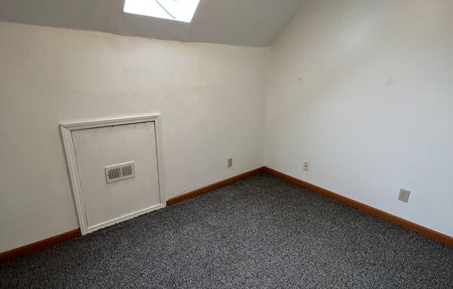 1 bed, 1 bath, $890, Unit Second Floor