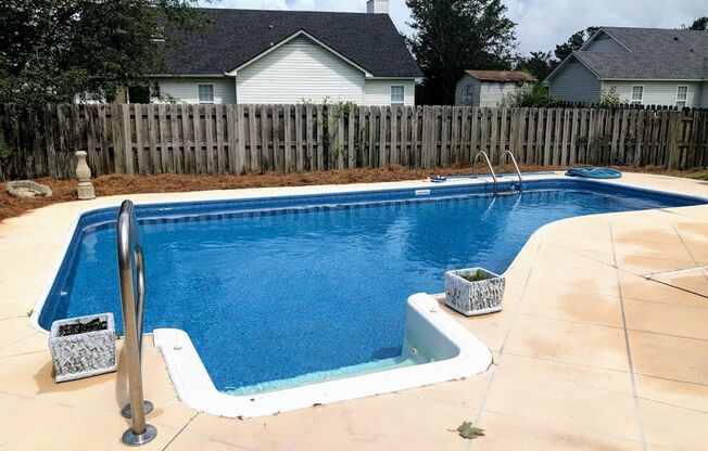 3 Bed | 2 Bath House with private pool!