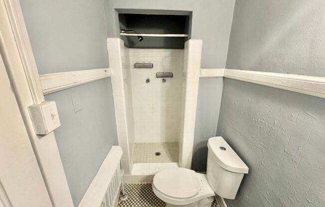 1 bed, 1 bath, $1,095, Unit 220