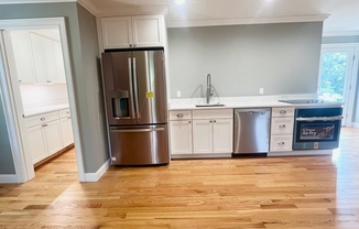 1 bed, 2 baths, 2,000 sqft, $3,400, Unit A