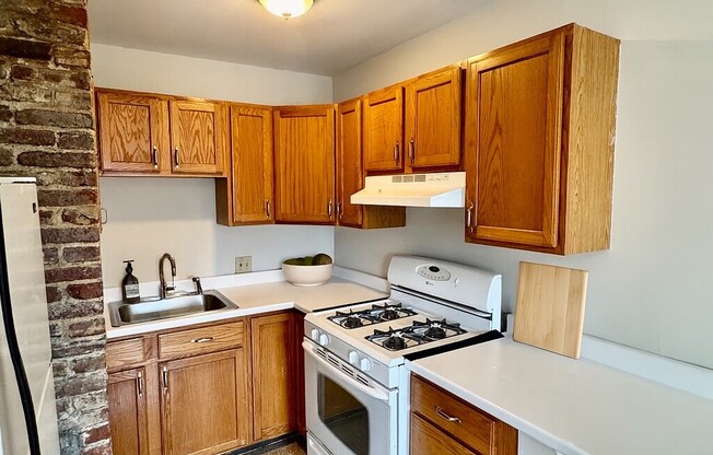 506 E 8 ST