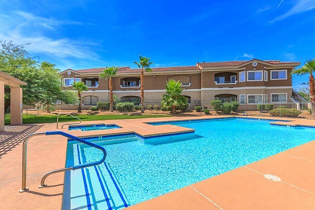 Henderson condo close to Rodeo Park, Boulder Hwy and Cowabunga Bay.