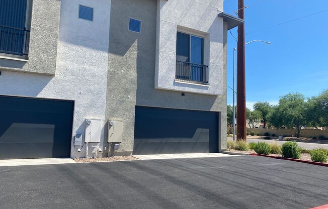 3 beds, 2.5 baths, $2,000, Unit #121