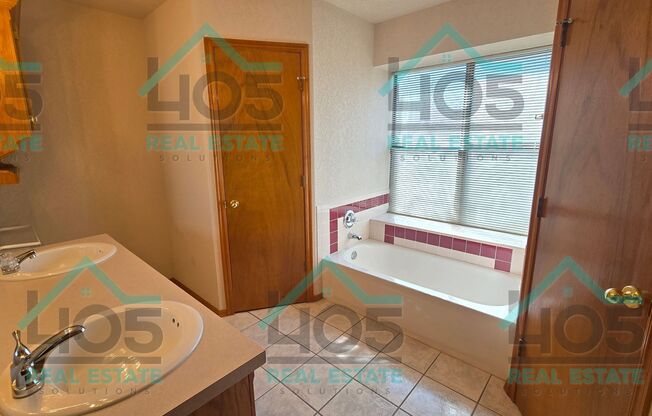 3 beds, 2 baths, $1,600