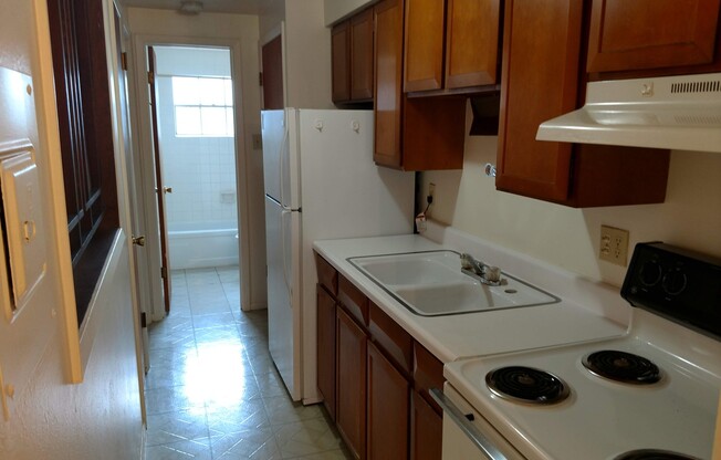 1 bed, 1 bath, $600, Unit 8B