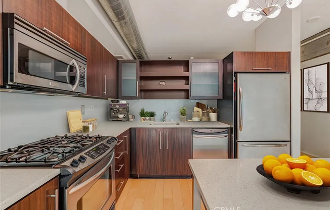 1 bed, 1 bath, 860 sqft, $3,000