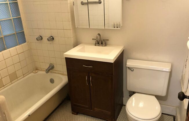 2 beds, 1 bath, 1,100 sqft, $1,225, Unit 10