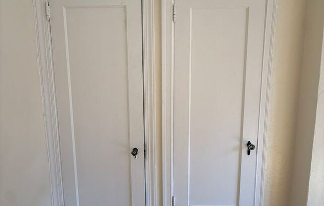 Studio, 1 bath, 294 sqft, $1,365, Unit New King Edward  3A3