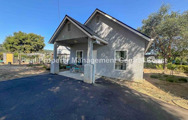 AVAILABLE NOW - Charming Atascadero Home - 2 Bed / 1 Bath