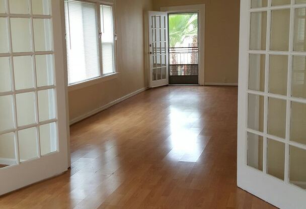 1400 N. Hobart Blvd