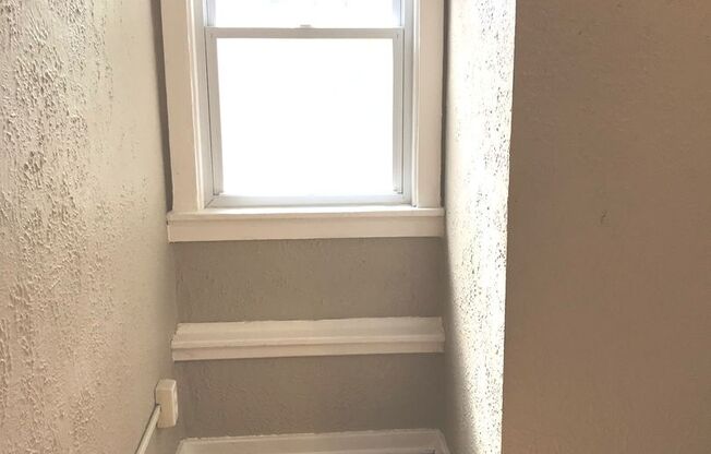 Studio, 1 bath, $795, Unit 33