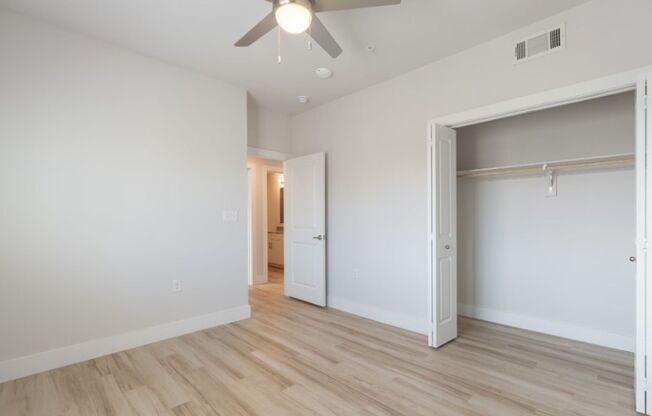 2 beds, 1 bath, 944 sqft, $1,449, Unit 333