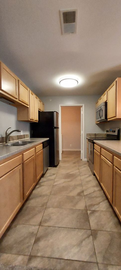 2 beds, 2 baths, 1,142 sqft, $1,360, Unit 31-202