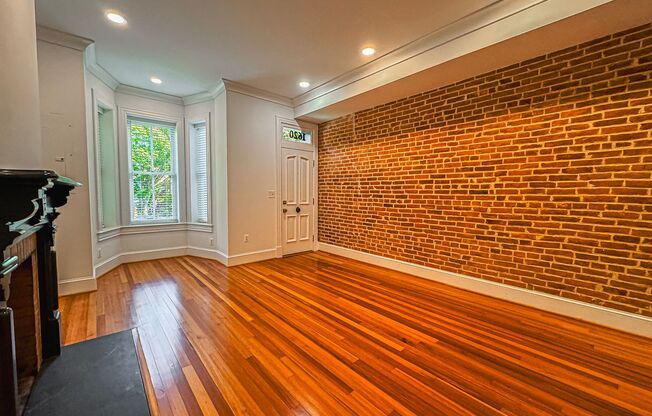 Fantastic 3 Bed 2.5 Bath Townhome In A Gorgeous Neighborhood In Old City 2