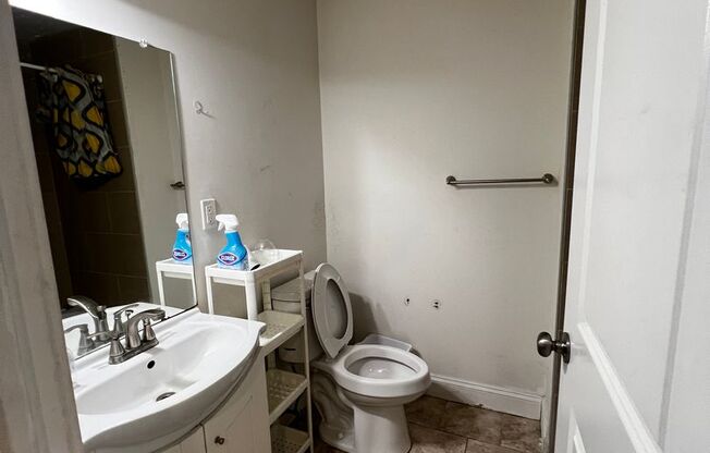 1 bed, , 120 sqft, $600, Unit Basmt R