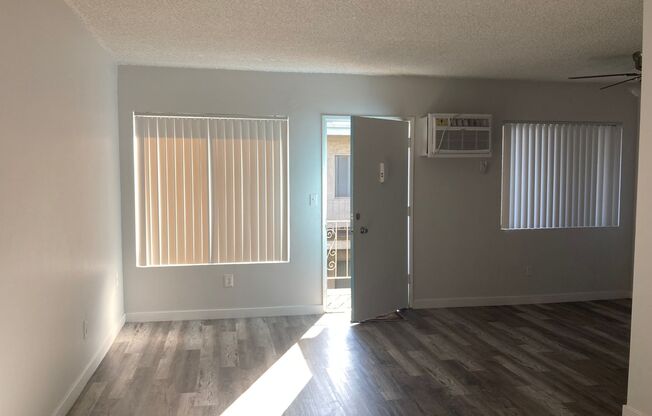 15537 Nordhoff St