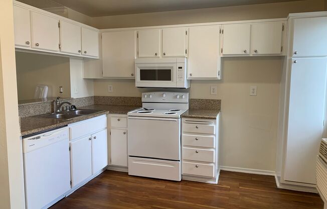 1 bed, 1 bath, 756 sqft, $2,250, Unit E103