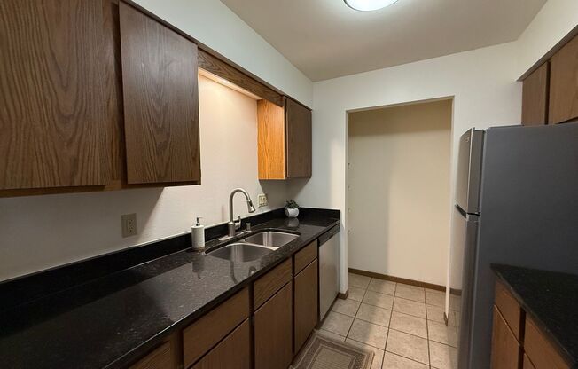 2 beds, 1 bath, 1,008 sqft, $1,650, Unit 7717CF