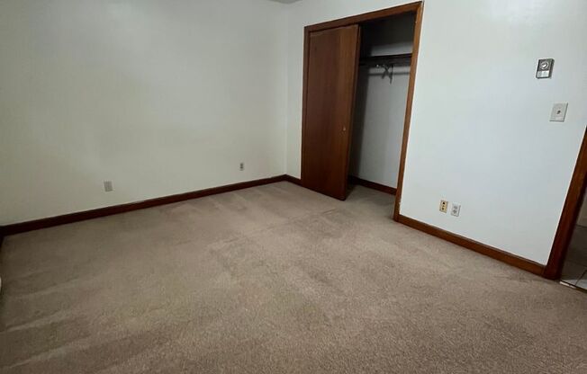 2 beds, 1 bath, 903 sqft, $1,140, Unit M-3