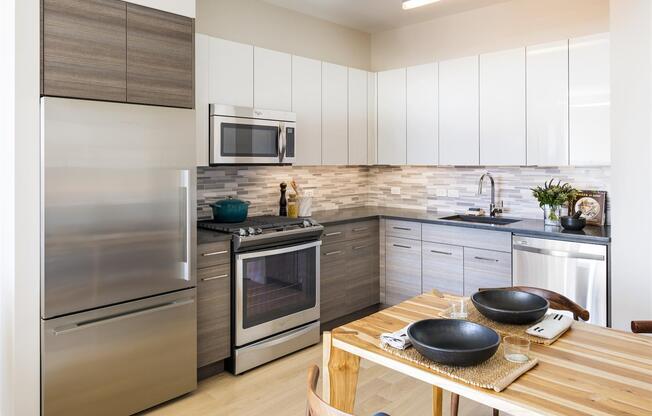 2 beds, 1 bath, $5,612, Unit 25M