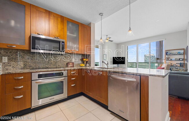 2 beds, 2 baths, 1,337 sqft, $2,595, Unit 1701