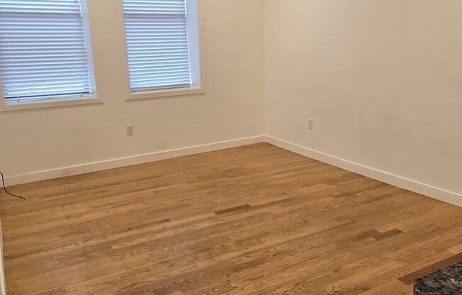 2 beds, 1 bath, $2,100, Unit 201