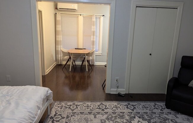 209 E ROSEWOOD