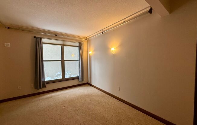 3 beds, 2 baths, $2,949, Unit #707