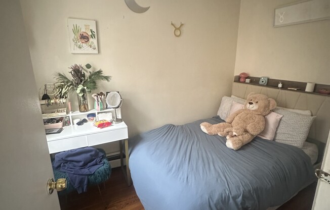 2 beds, 1 bath, $3,700, Unit 2