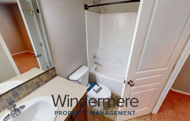 3 beds, 2 baths, 1,064 sqft, $1,595, Unit chin260-1