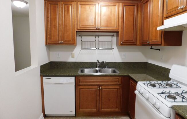 2 beds, 2 baths, $2,650, Unit 301