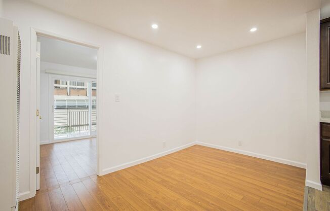 1 bed, 1 bath, $2,300, Unit Montecito Ave 137 - 203