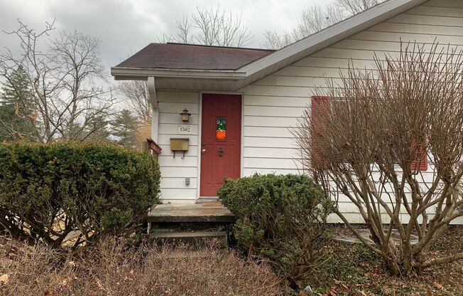 3 bd/1.5 bath Charming Home just 4 blocks from IU Jacob's School of Music - Available August 2026!