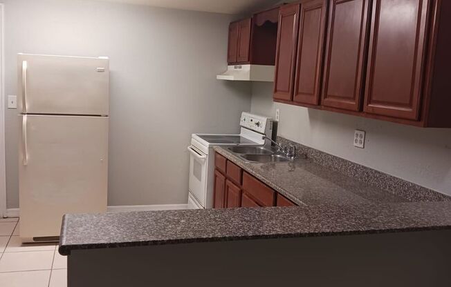 2 beds, 1 bath, 780 sqft, $1,450, Unit 141nw