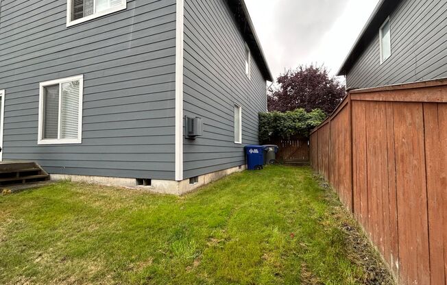 Beautiful 4 bd 2.5 bath w/ 2-car Garage Home in Puyallup!