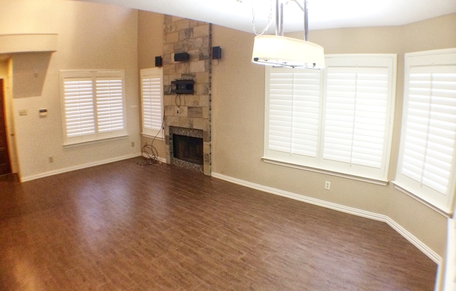 Beautiful 3 Bedroom Condo Overlooking The Canal!