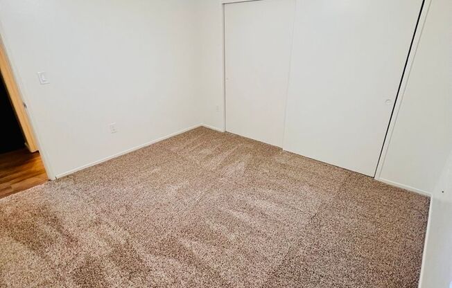 2 beds, 1 bath, 849 sqft, $1,525, Unit 035