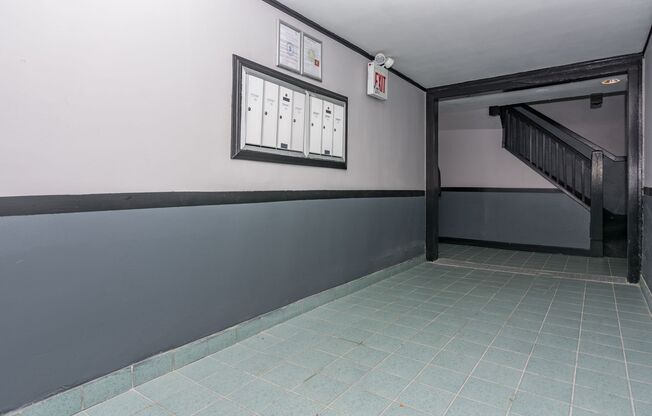 1123 E 81 ST
