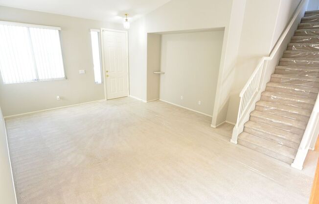 2 MASTER SUITES - 1 DOWN & 1 UP W/LOFT IN NORTHWEST