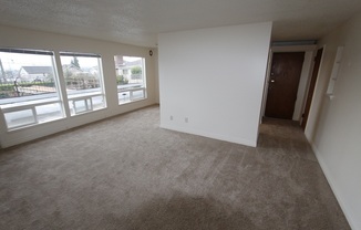 2 beds, 1 bath, 900 sqft, $1,800, Unit 7