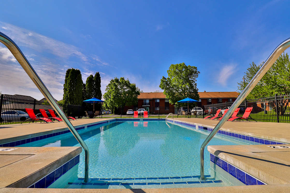 Welcome to Alverno Pool Apartments