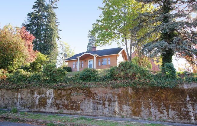 Charming Updated Oregon City 4 Bed/2 Bath Bungalow