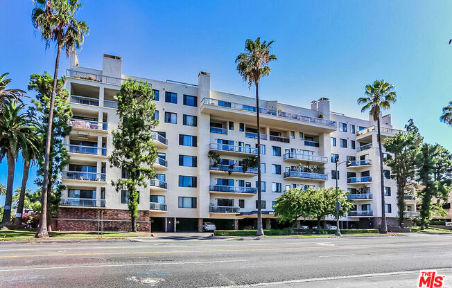 4460 Wilshire Blvd Apt 403