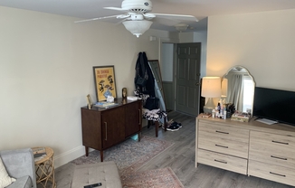 Studio, 1 bath, 600 sqft, $2,300, Unit 1