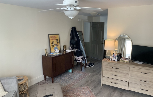 Studio, 1 bath, 600 sqft, $2,300, Unit 1